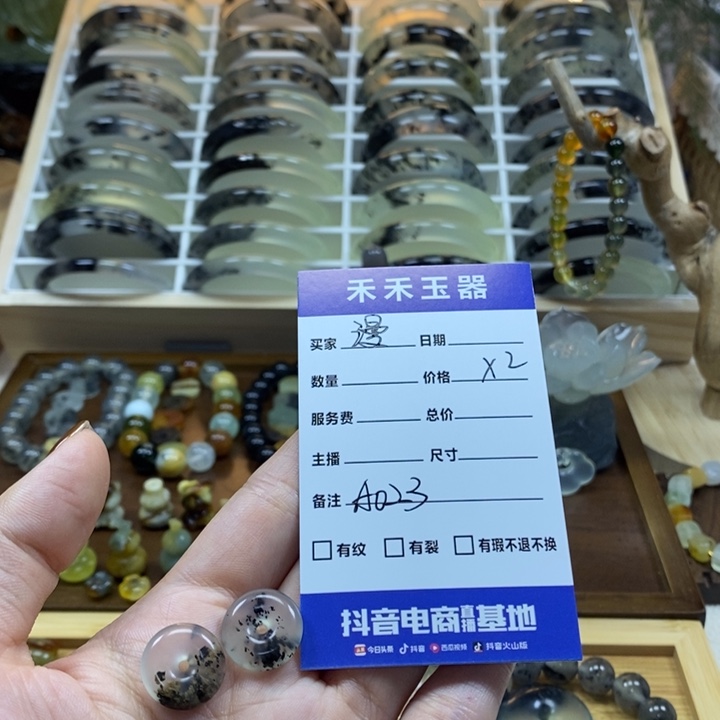 小***漫蛇纹石玉未镶嵌颈饰天然岫玉水墨小扣子