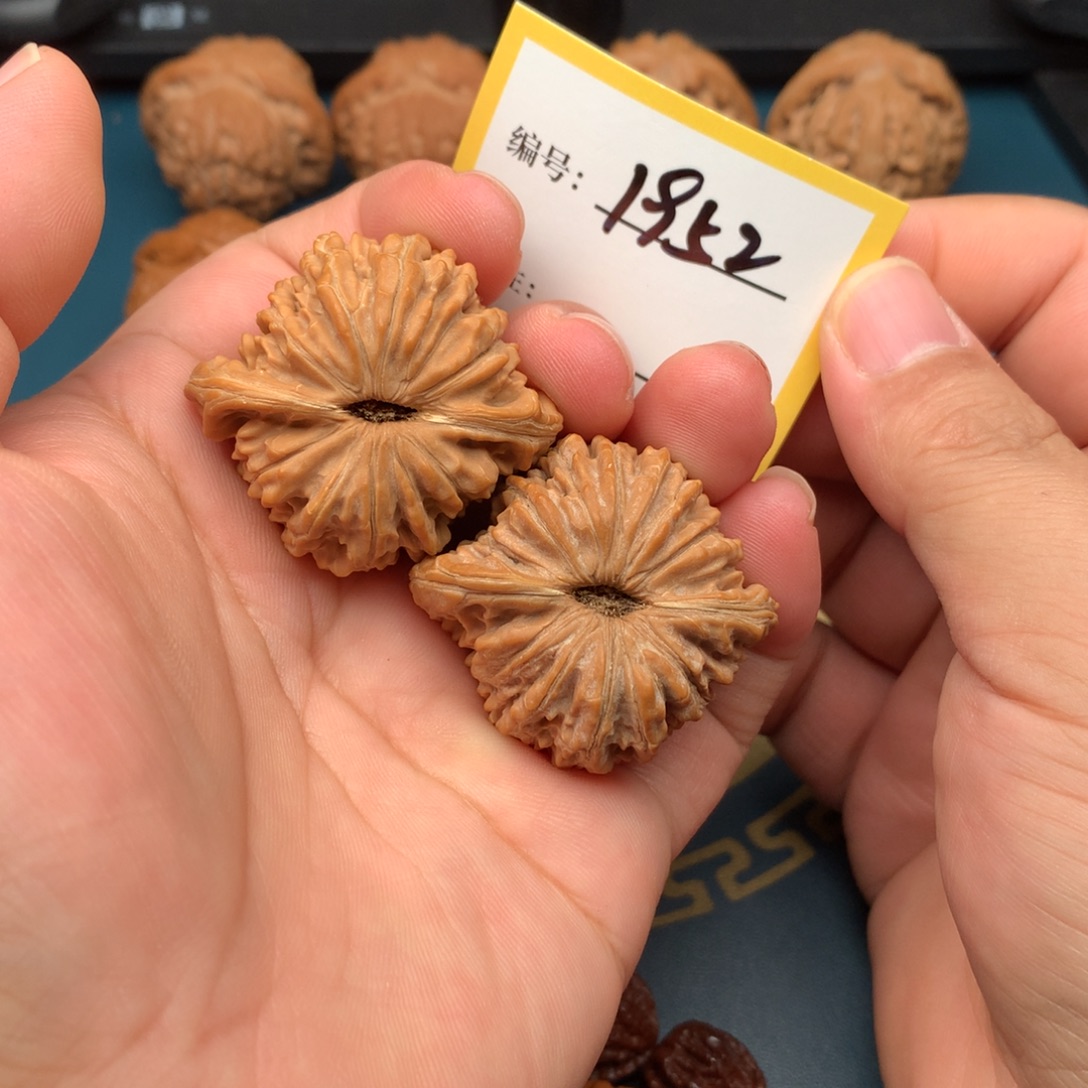 把件文玩核桃42全品四座楼1952