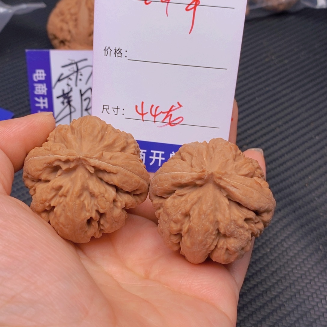 喜***羊文玩核桃霸王龙核桃