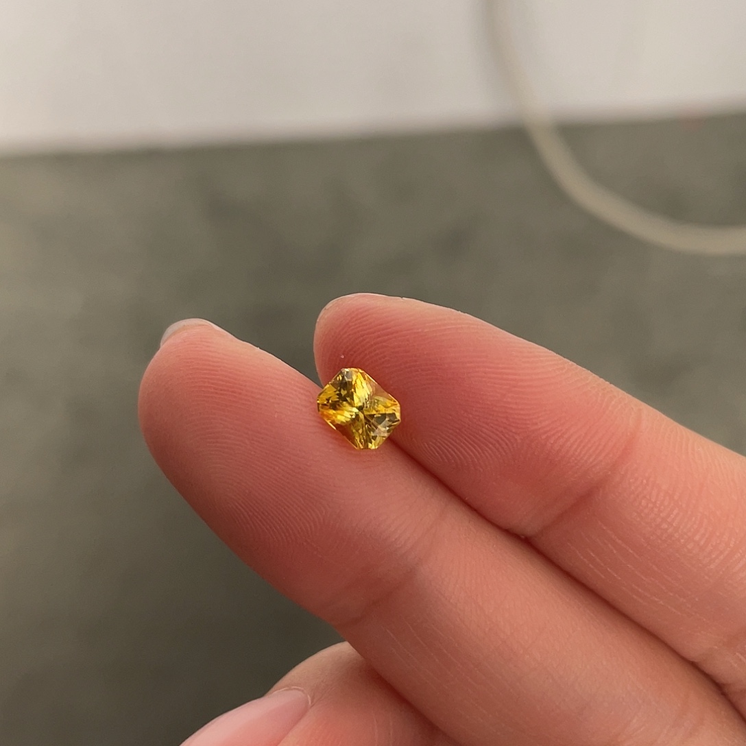 彩色蓝宝石裸石1.2ct金丝雀黄蓝宝grc vb