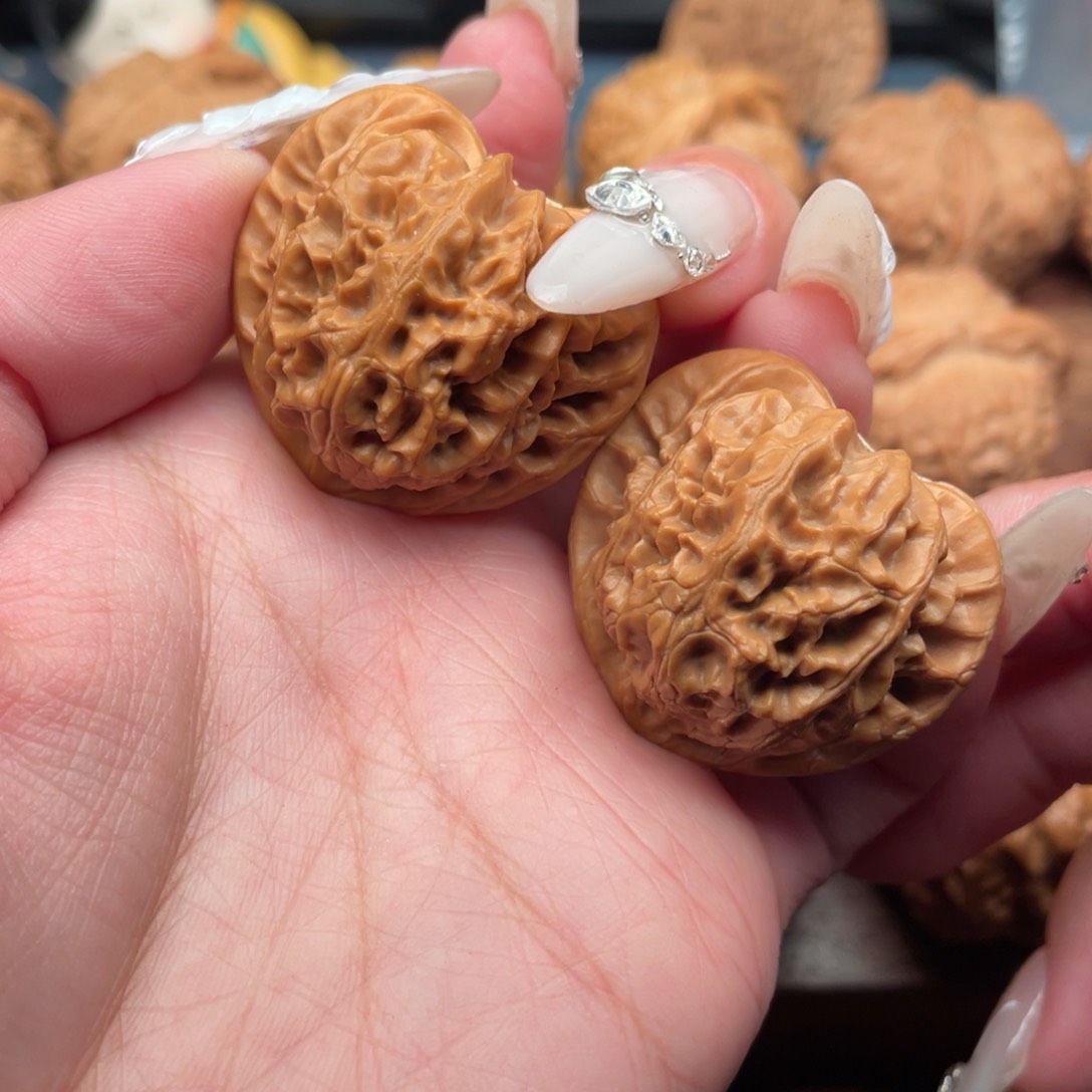 文玩核桃把件桃心宫灯35，手捻