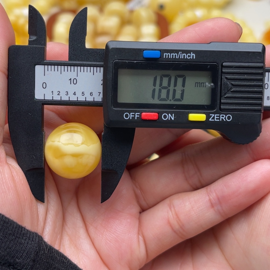 川***少琥珀未镶嵌裸石蜜蜡圆珠笑