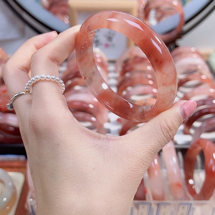 石英质玉手镯未镶嵌为**缘