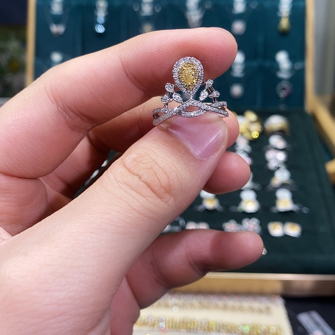 钻石戒指/指环18K金镶嵌戒指