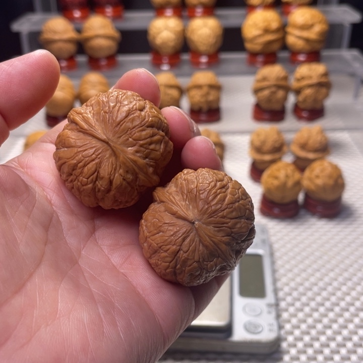 文玩核桃把件29金蟒蛇皮球