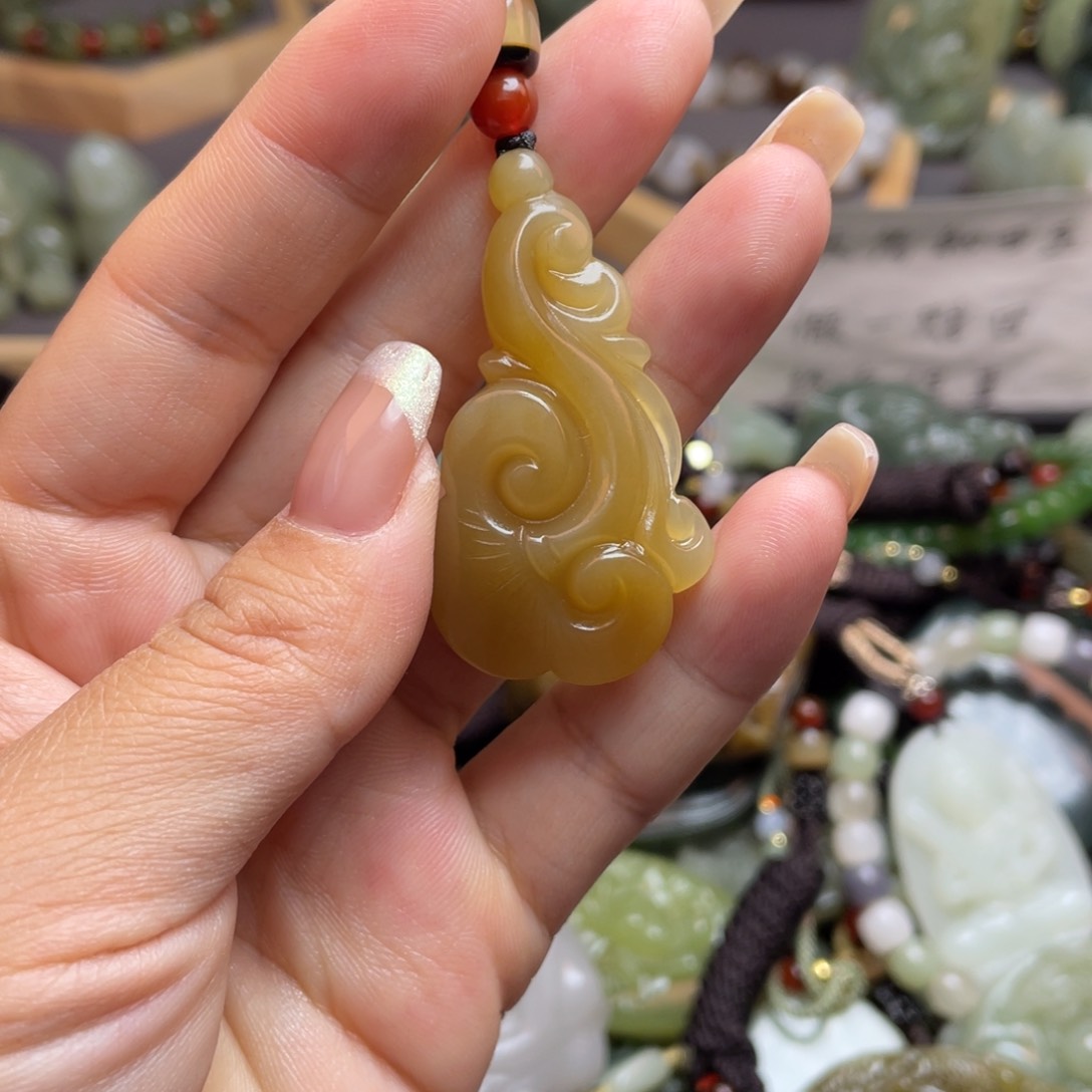 和田玉颈饰未镶嵌