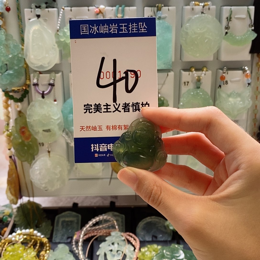 阿***嘚蛇纹石玉未镶嵌颈饰