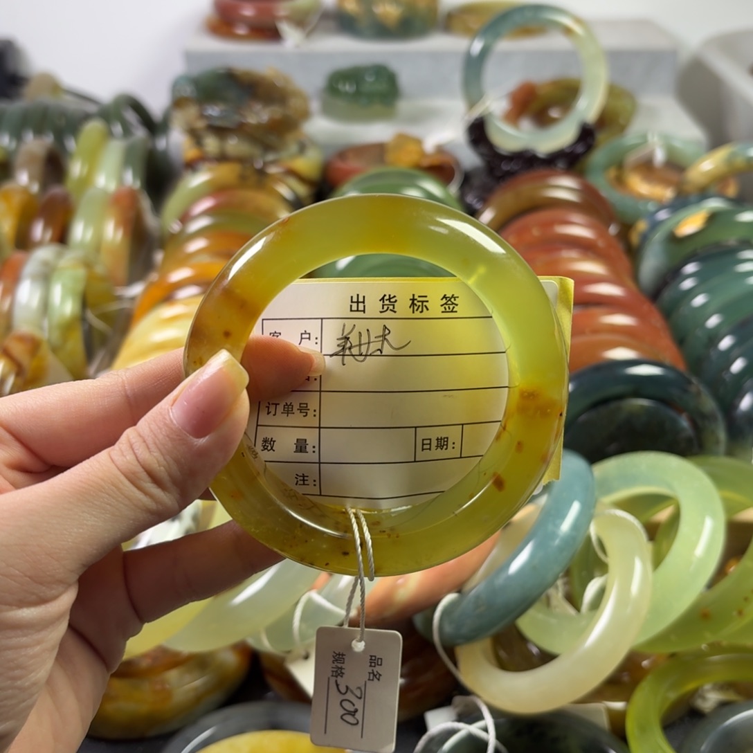 羊***～蛇纹石玉未镶嵌手镯