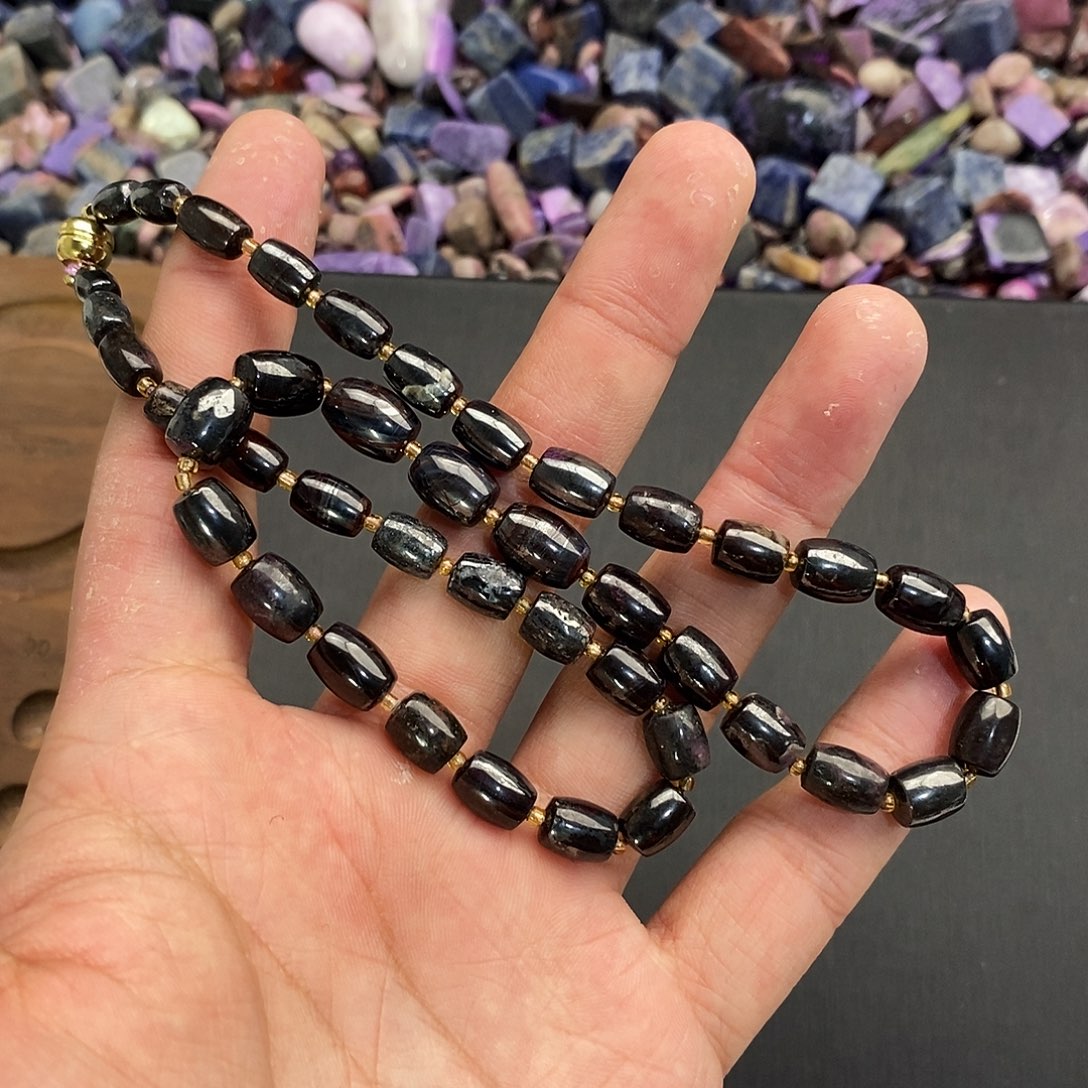 非金属铁皮丝绒桶珠项链
