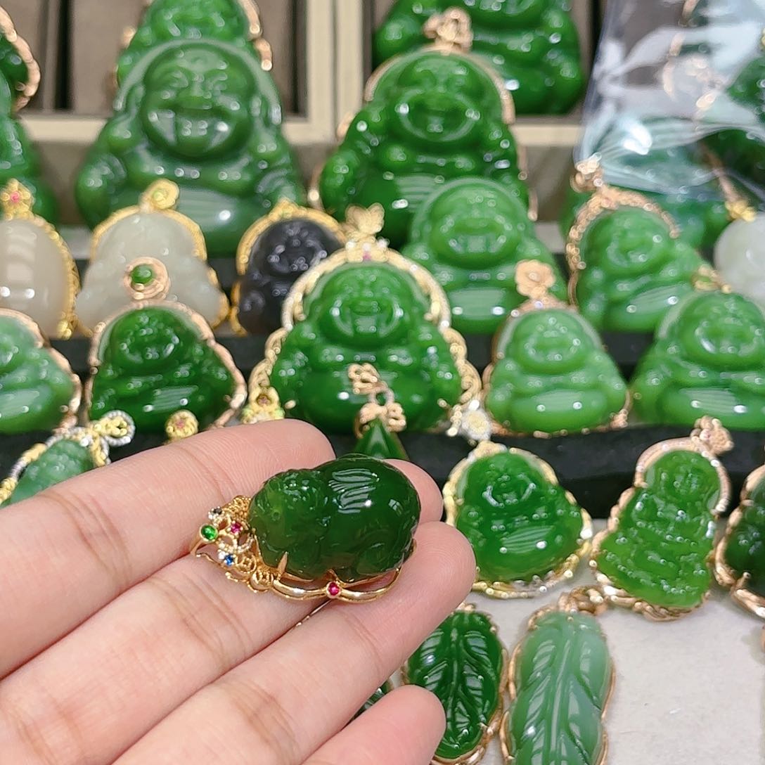 和田玉（碧玉）颈饰18K金镶嵌