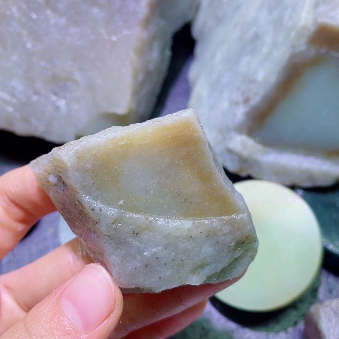 和田玉未镶嵌珠宝半成品