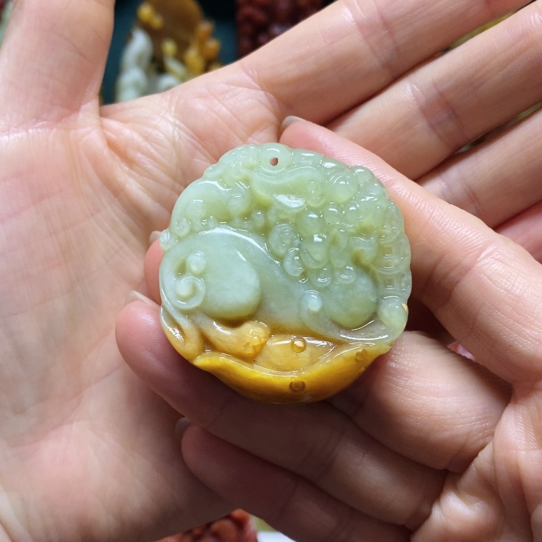 岫玉未镶嵌吊坠(赠链)