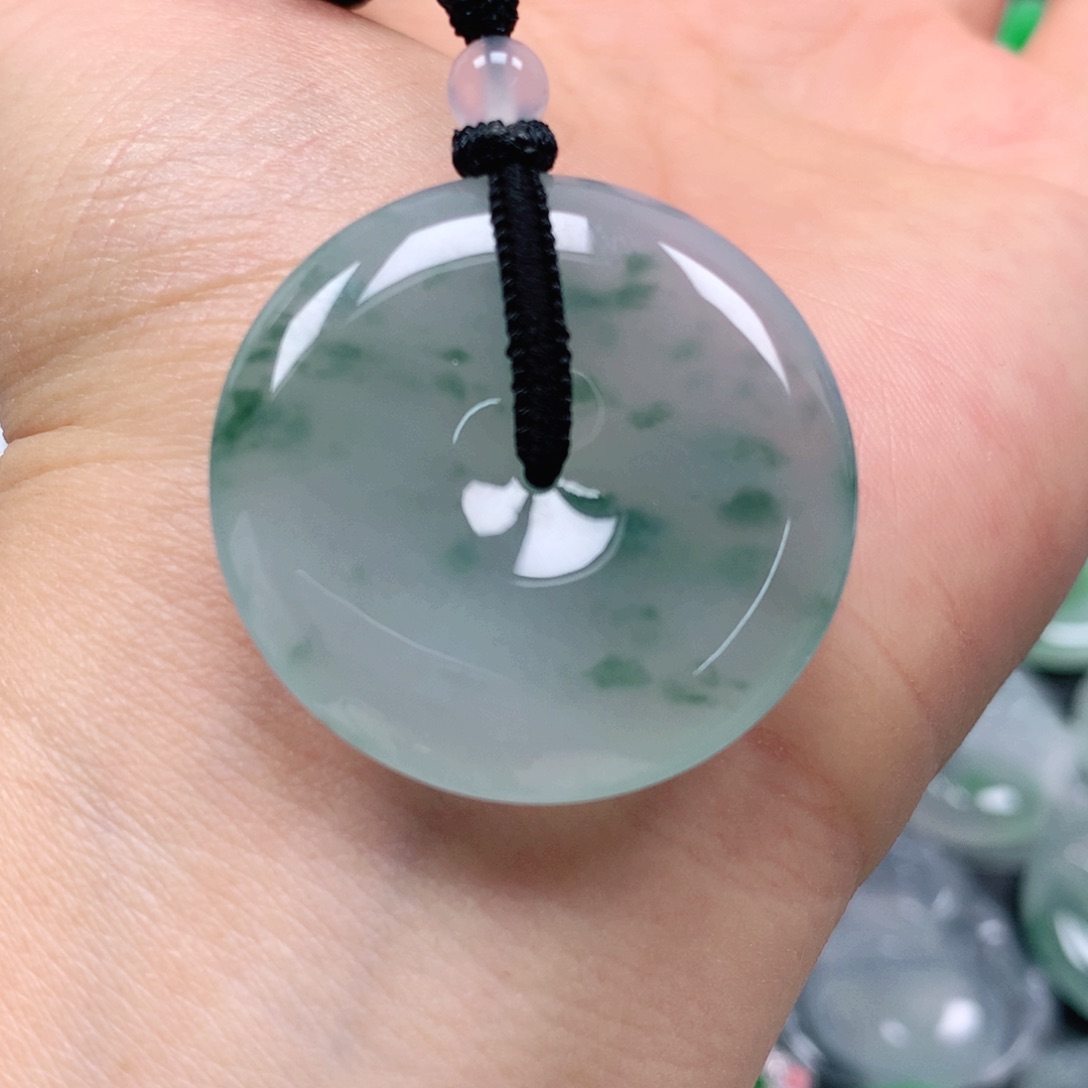 翡翠颈饰未镶嵌天然翡翠