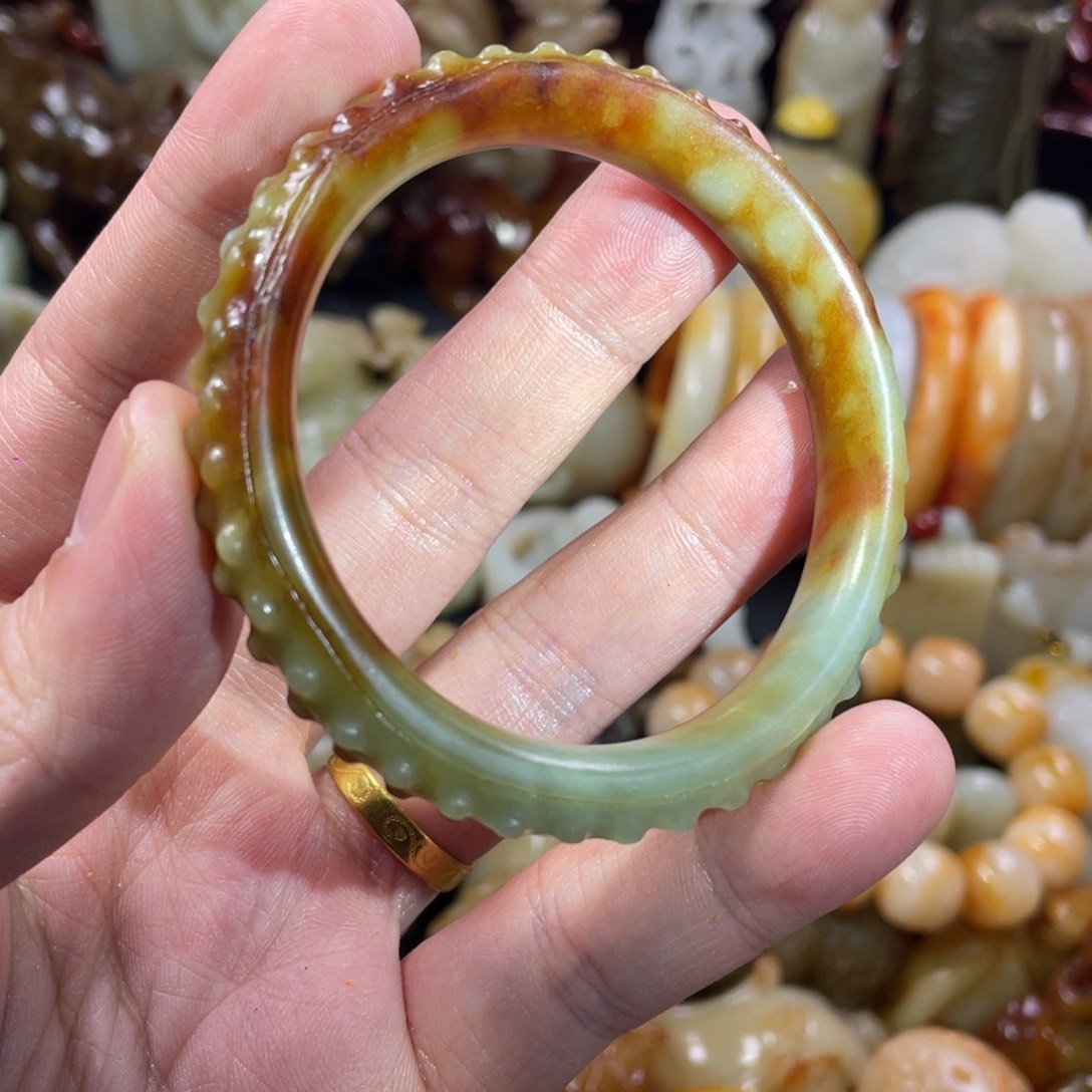 和田玉未镶嵌把件