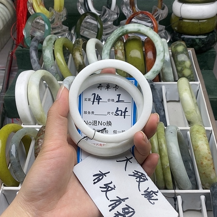 蛇纹石玉未镶嵌手镯