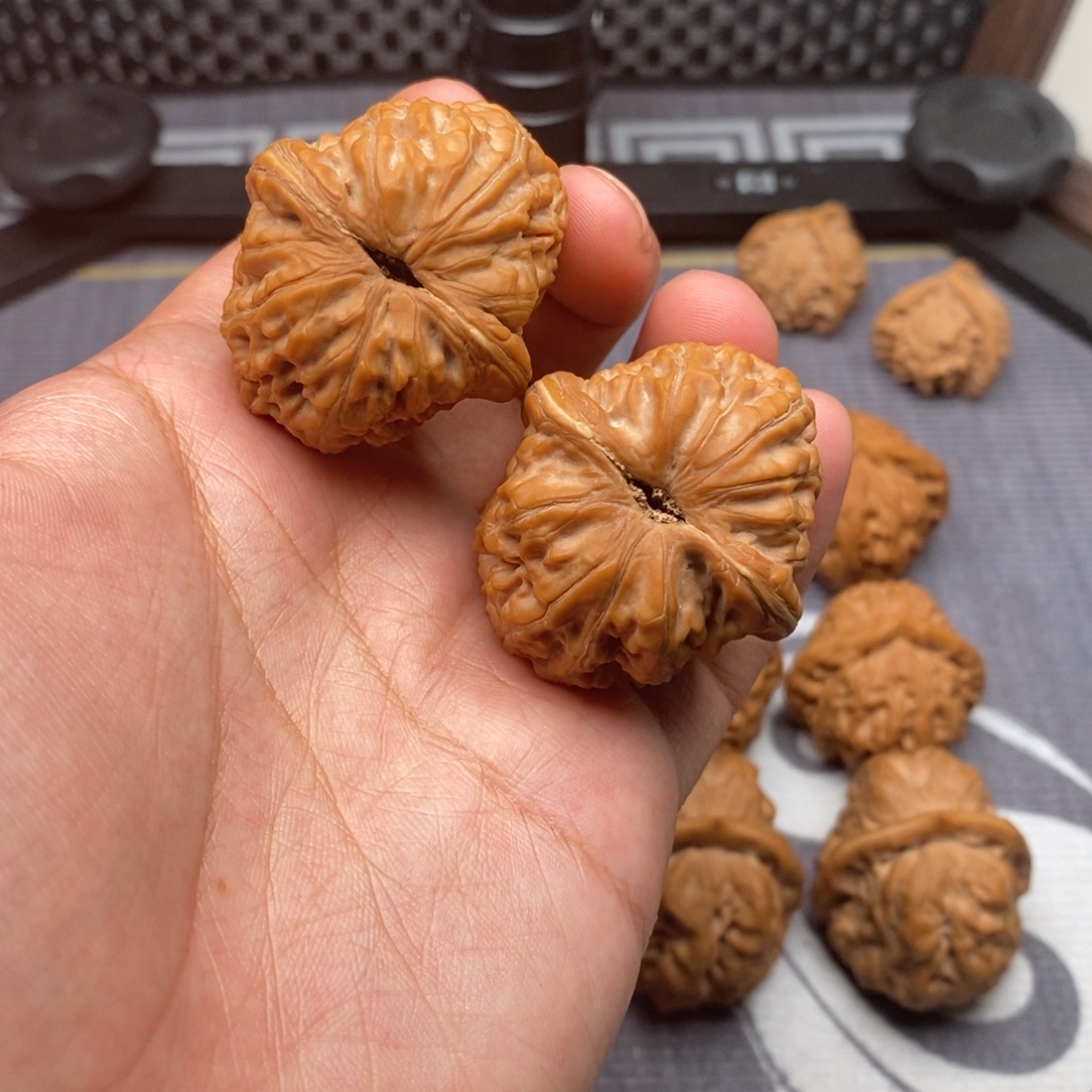 岗***齐文玩核桃吊坠全品43平谷元宝50g