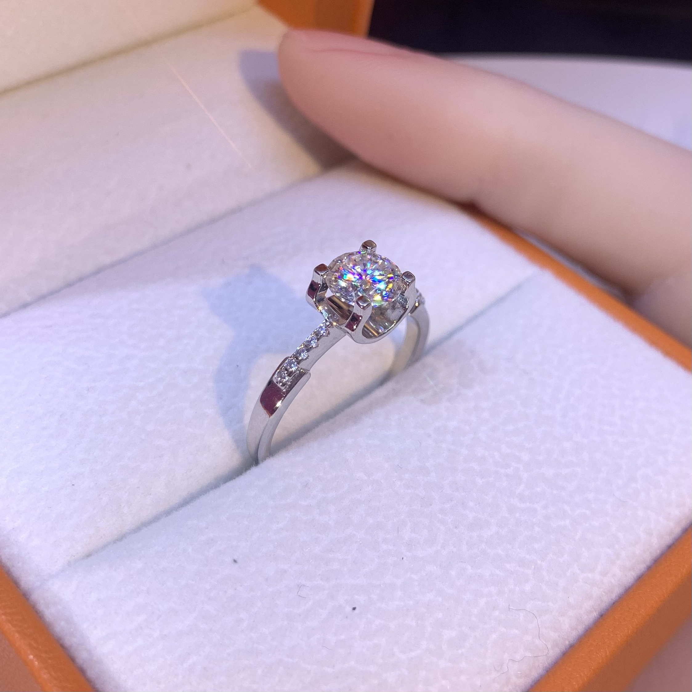 925银莫桑石戒指 【牛头小蛮腰】轻奢经典百搭时尚钻戒合成碳硅石