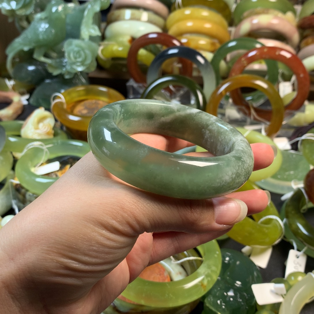 蛇纹石玉未镶嵌手镯
