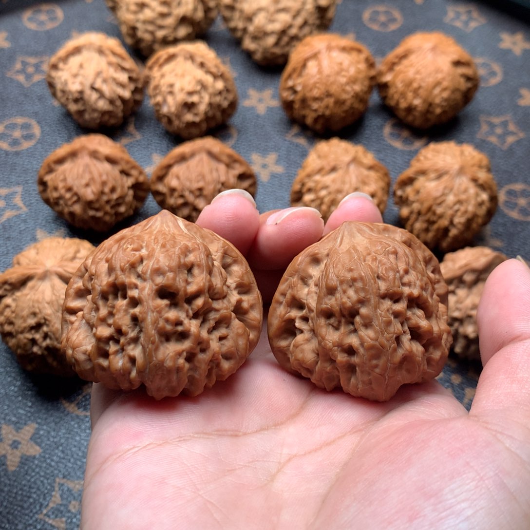 文玩核桃把件凹底