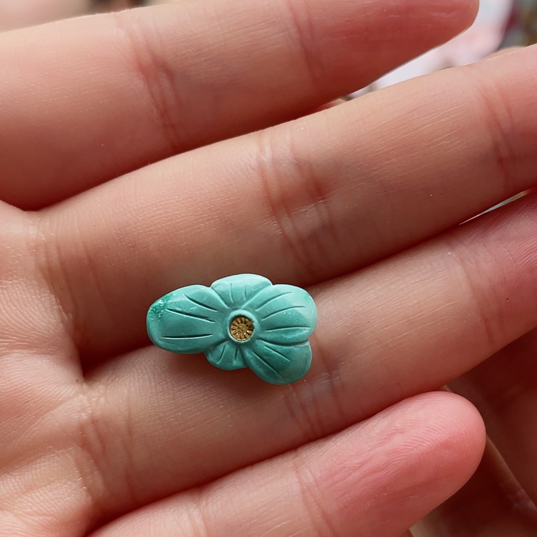 绿松石颈饰未镶嵌