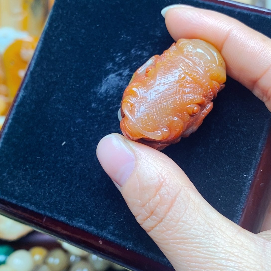 石英质玉（黄龙玉）颈饰未镶嵌