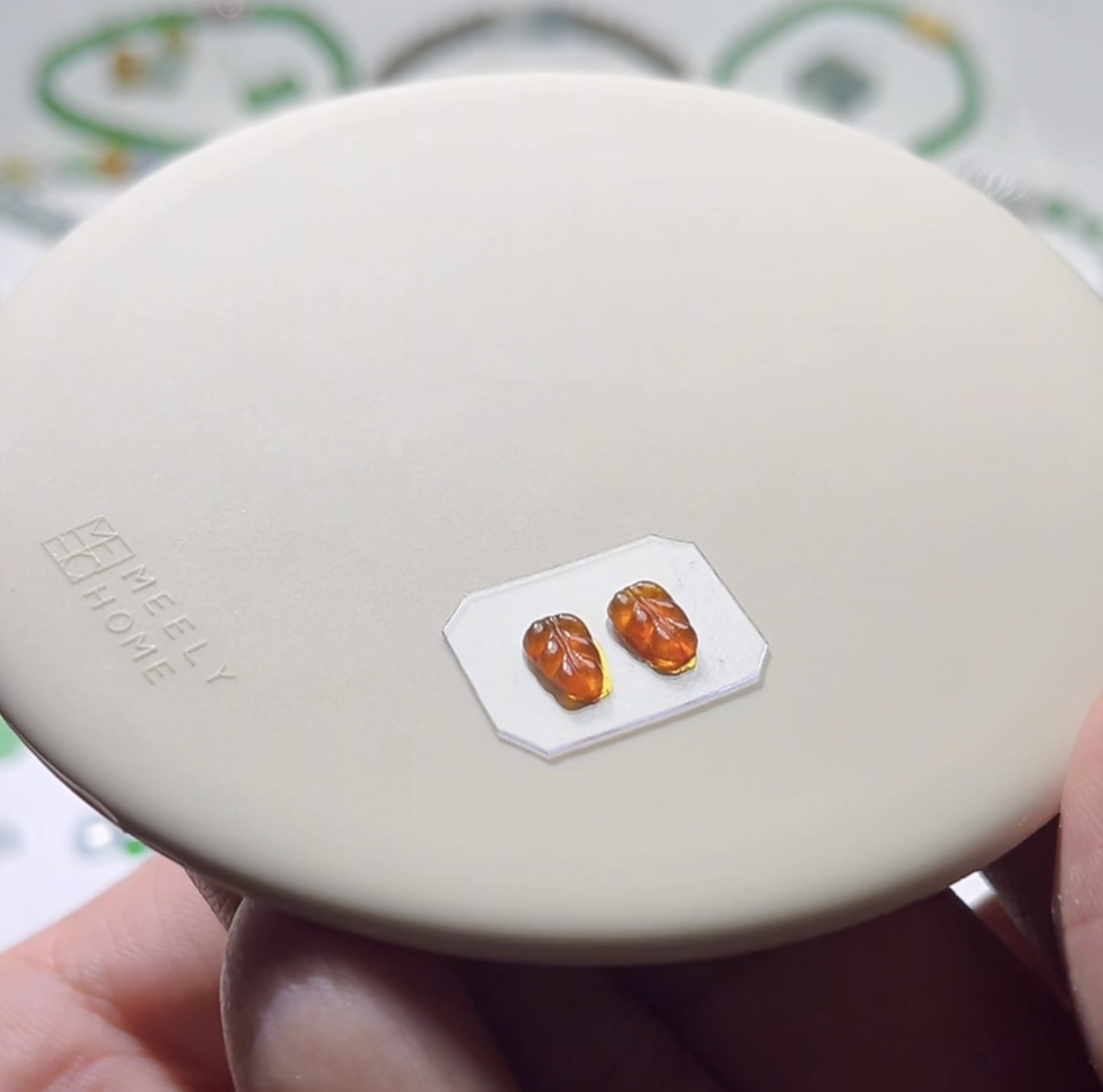 天然缅甸A货翡翠，天然红叶子一对，卡7/4.4/1.8mm