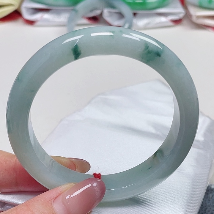 翡翠手镯未镶嵌缅甸翡翠