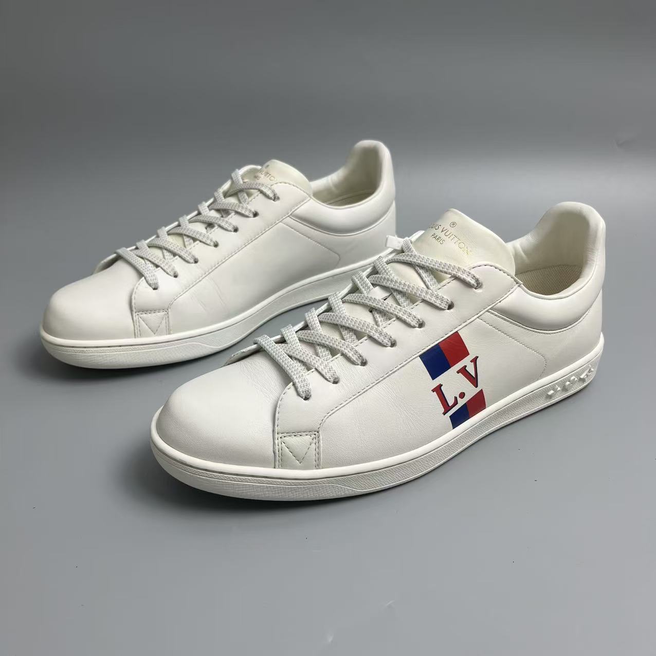 95新 LouisVuitton/路易威登 白色红蓝印花板鞋42欧码 jx288