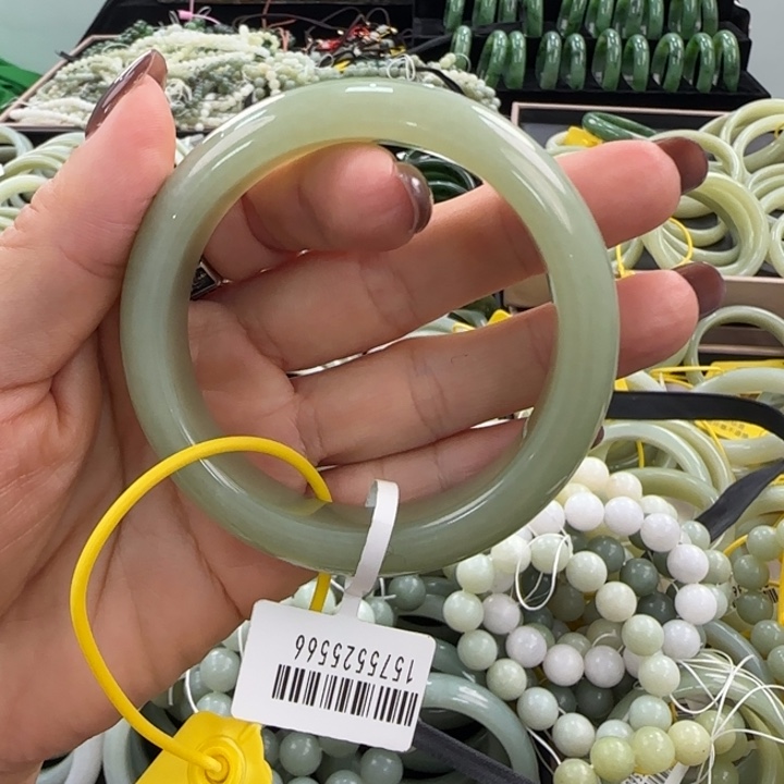 和田玉（糖玉）未镶嵌手镯