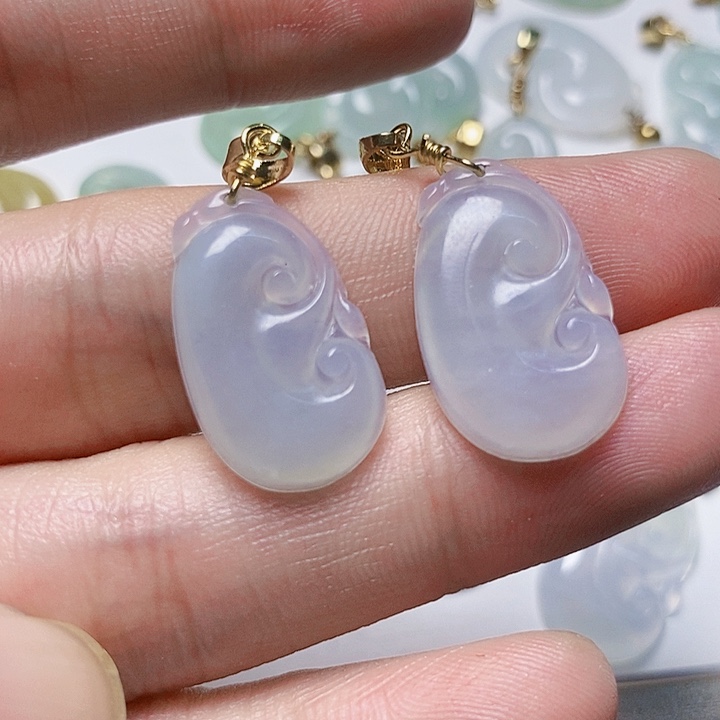 喜***着翡翠未镶嵌颈饰天然A货翡翠