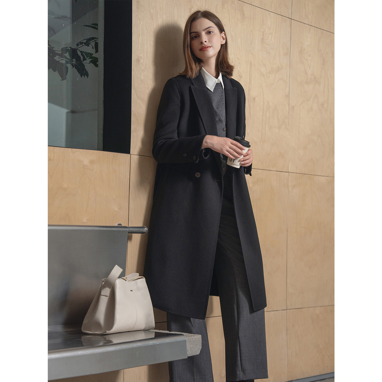 INSUN恩裳 冬季经典双排扣直身中长款过膝大衣9C64580130