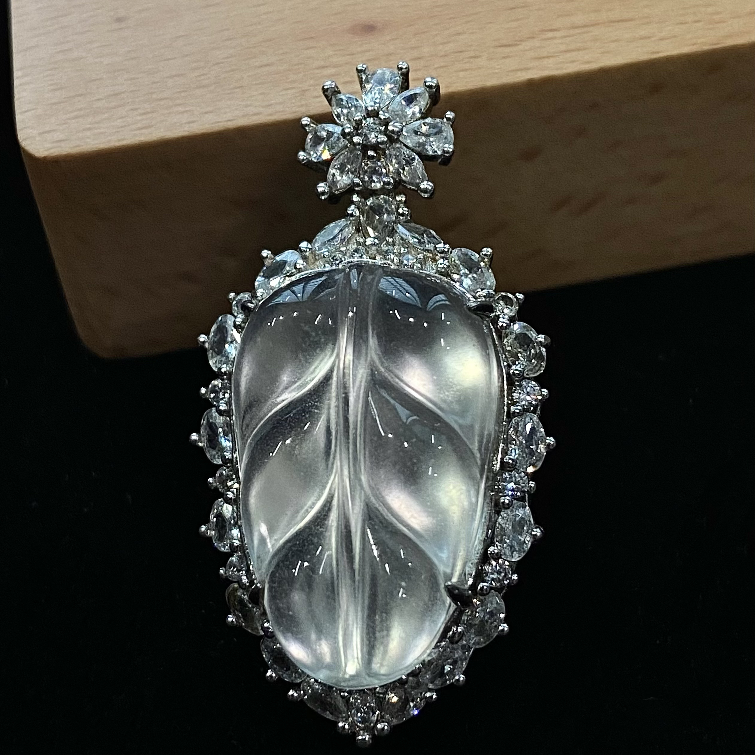 天然缅甸石英质玉水沫经典款豪镶叶子吊坠