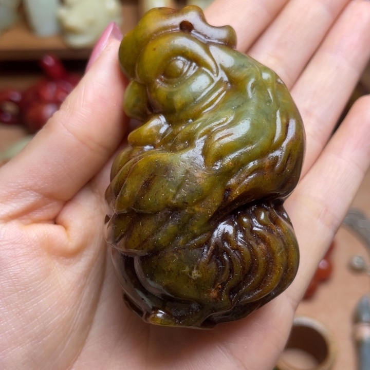 蛇纹石玉未镶嵌颈饰