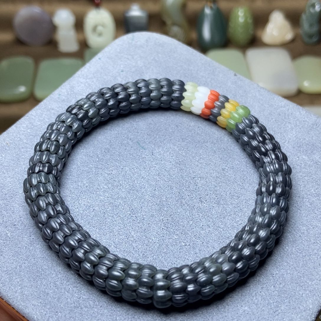 和田玉颈饰未镶嵌