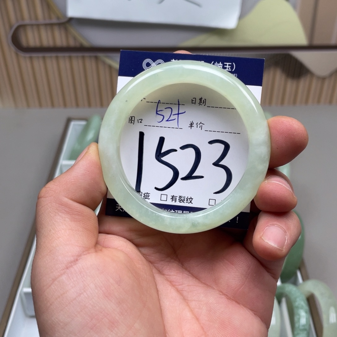 岫玉手镯手镯未镶嵌