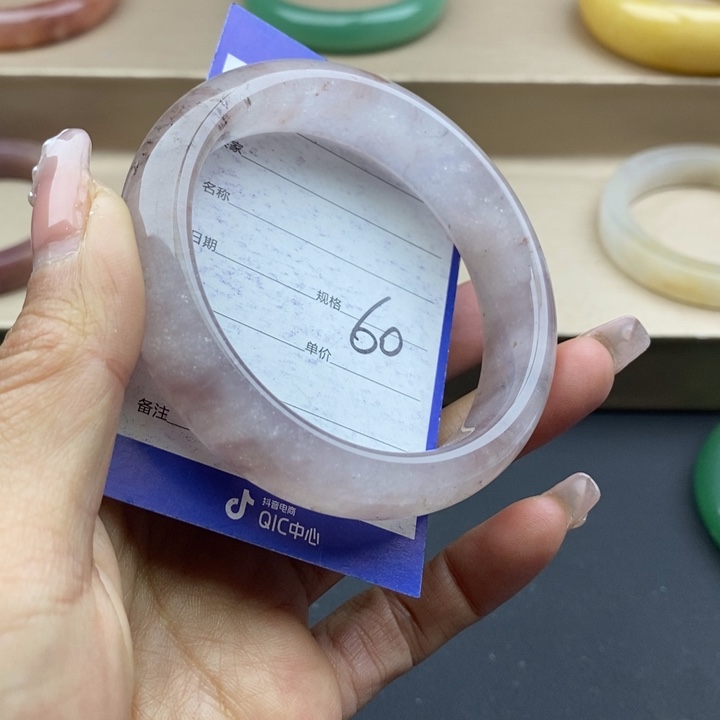 石英质玉手镯未镶嵌