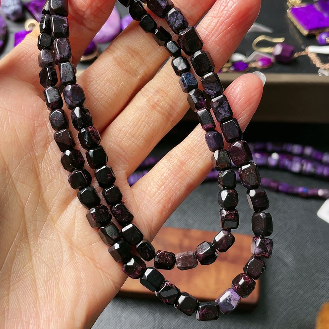 未镶嵌苏纪石（舒俱来）项链