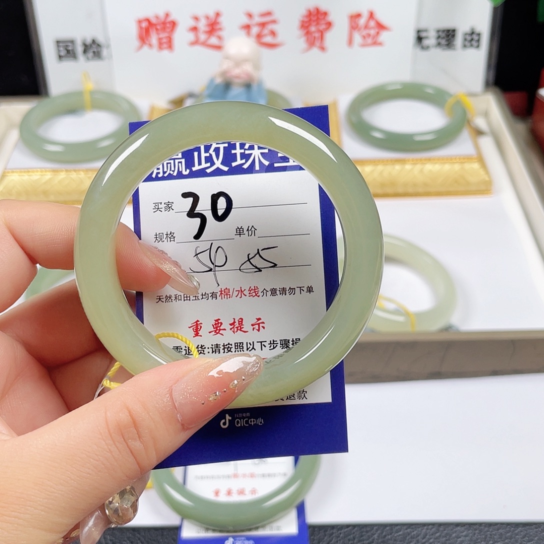 和田玉手镯未镶嵌