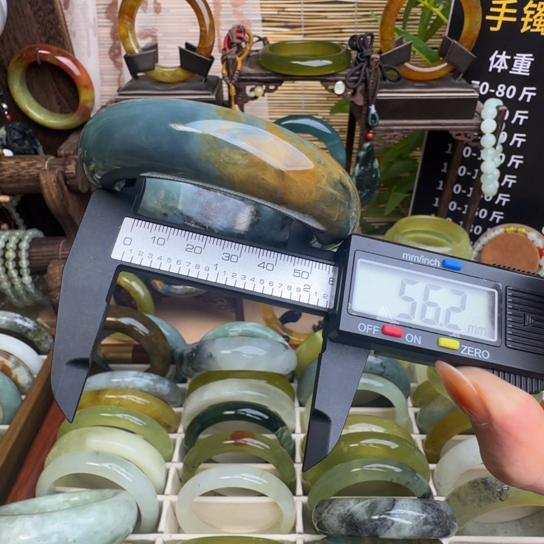 虞***宝蛇纹石玉未镶嵌手镯