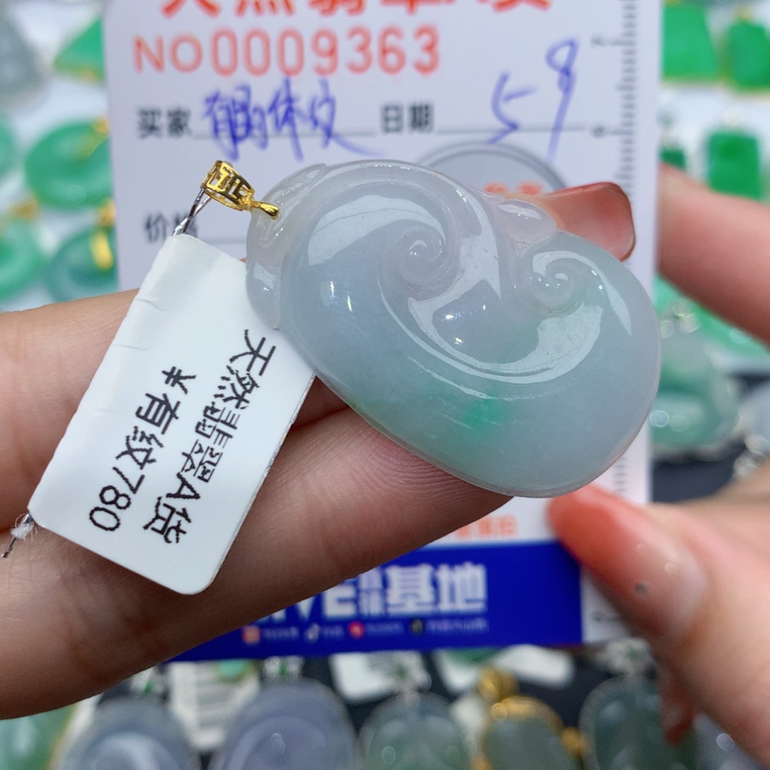 翡翠颈饰18K金镶嵌如意