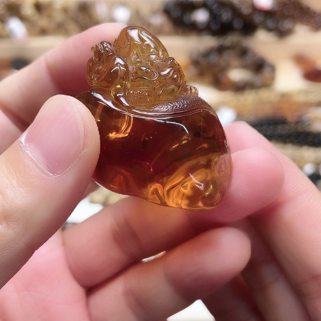 琥珀裸石未镶嵌大