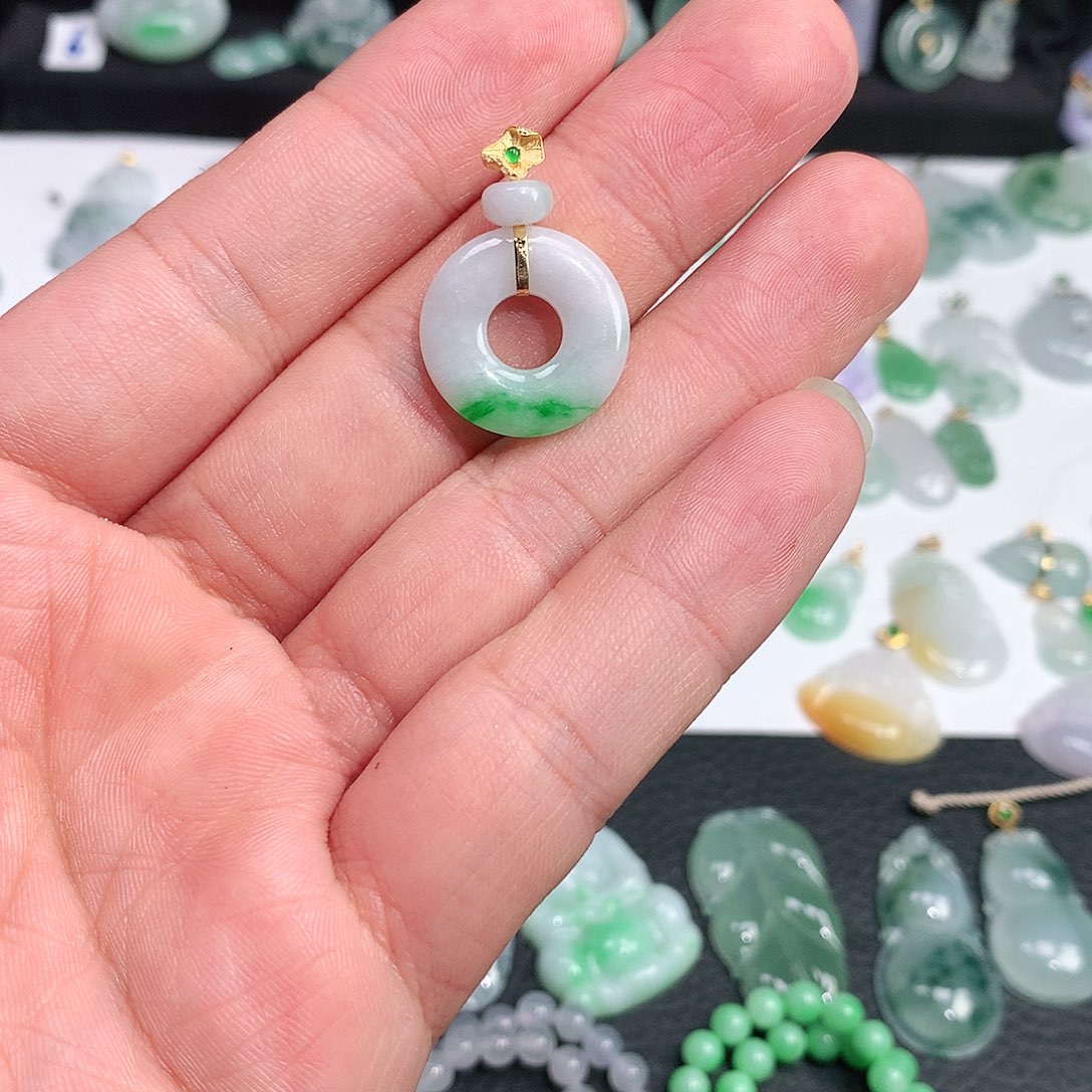 翡翠颈饰未镶嵌知**乐翡翠