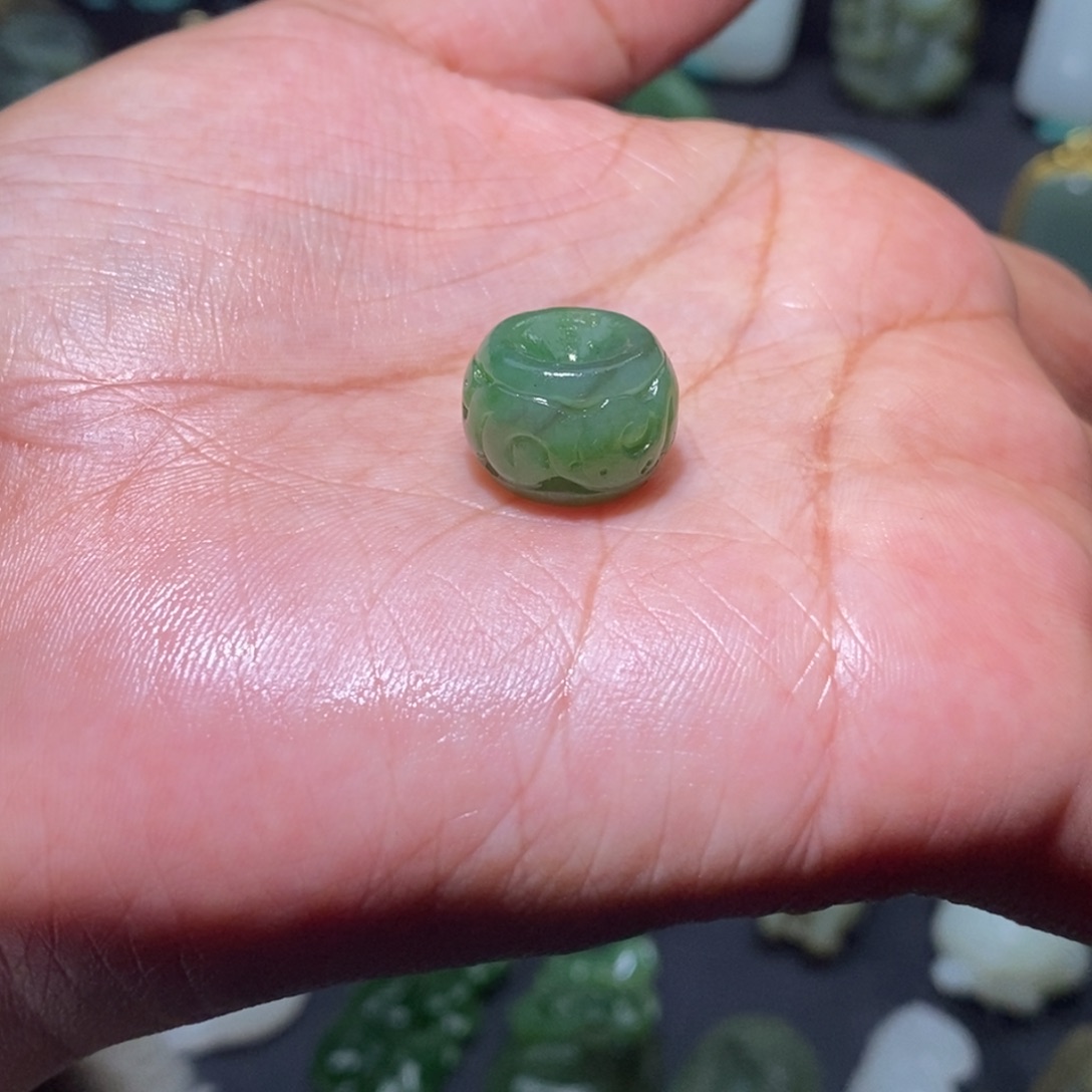 和田玉未镶嵌路路通