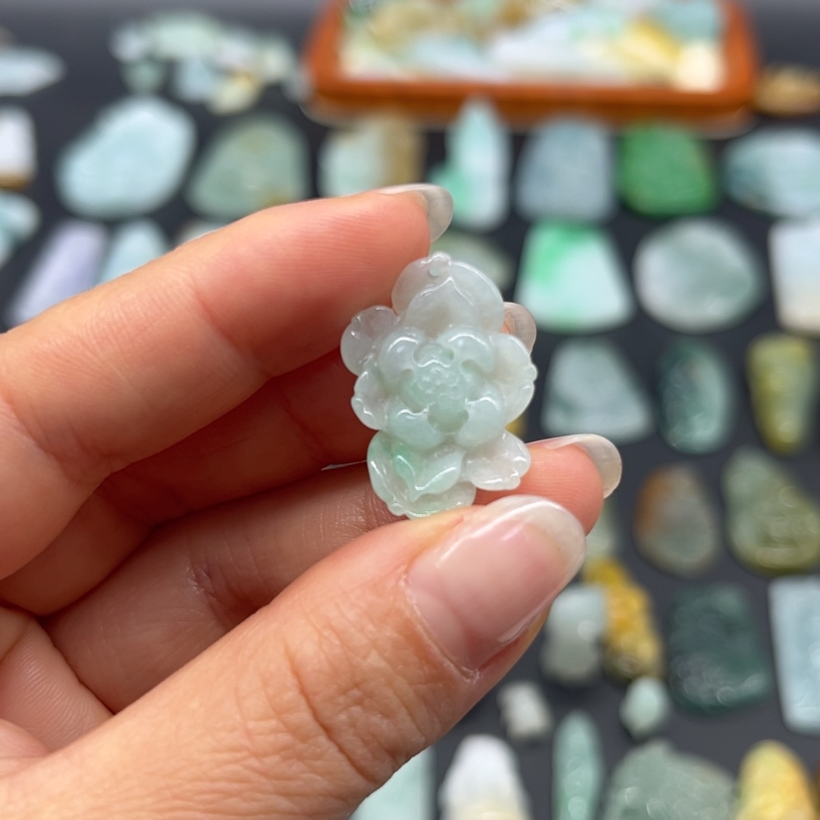 【闪购商品】翡翠颈饰未镶嵌花