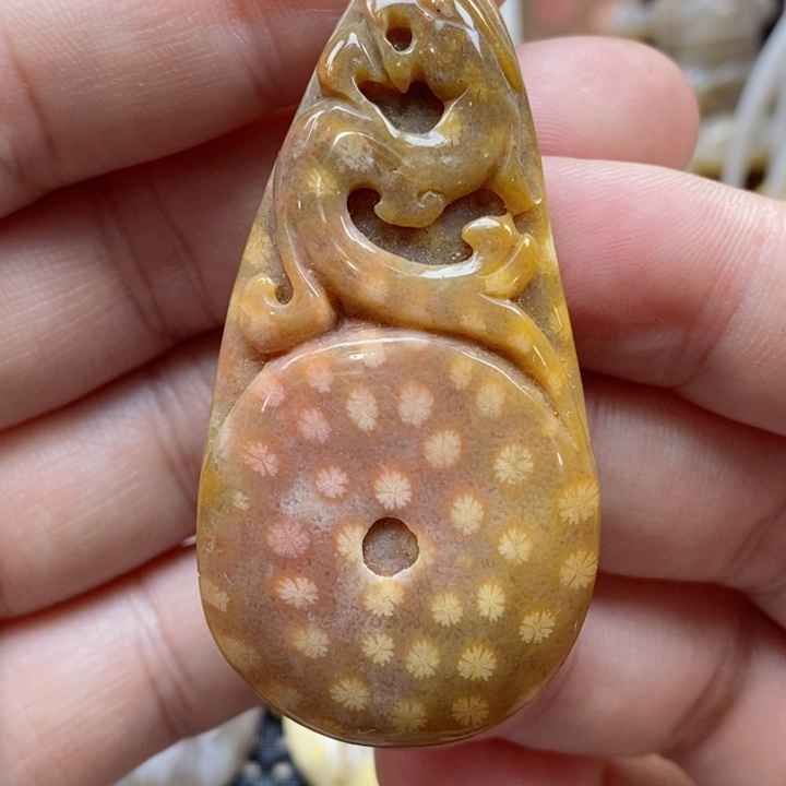石英质玉颈饰未镶嵌