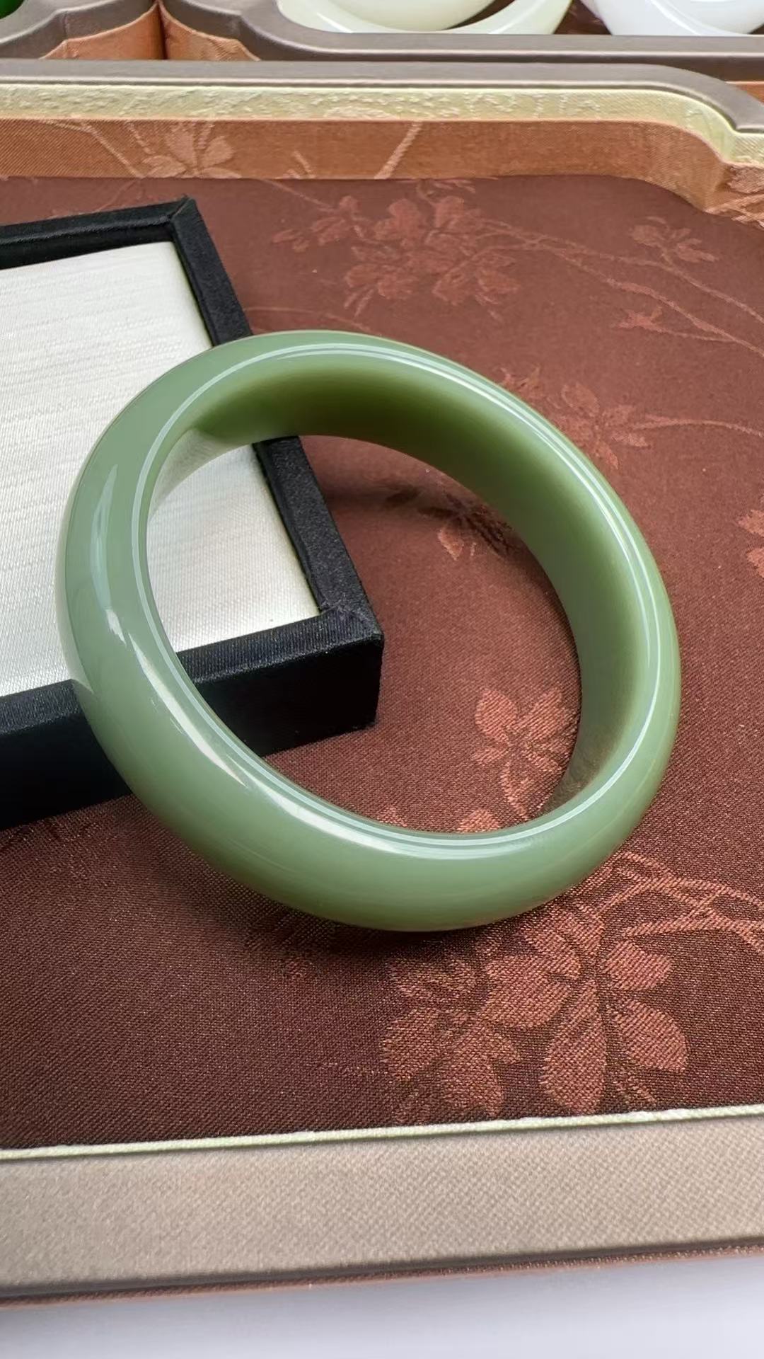 和田玉鸭蛋青正圈手镯