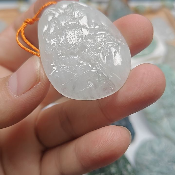 翡翠未镶嵌颈饰山水