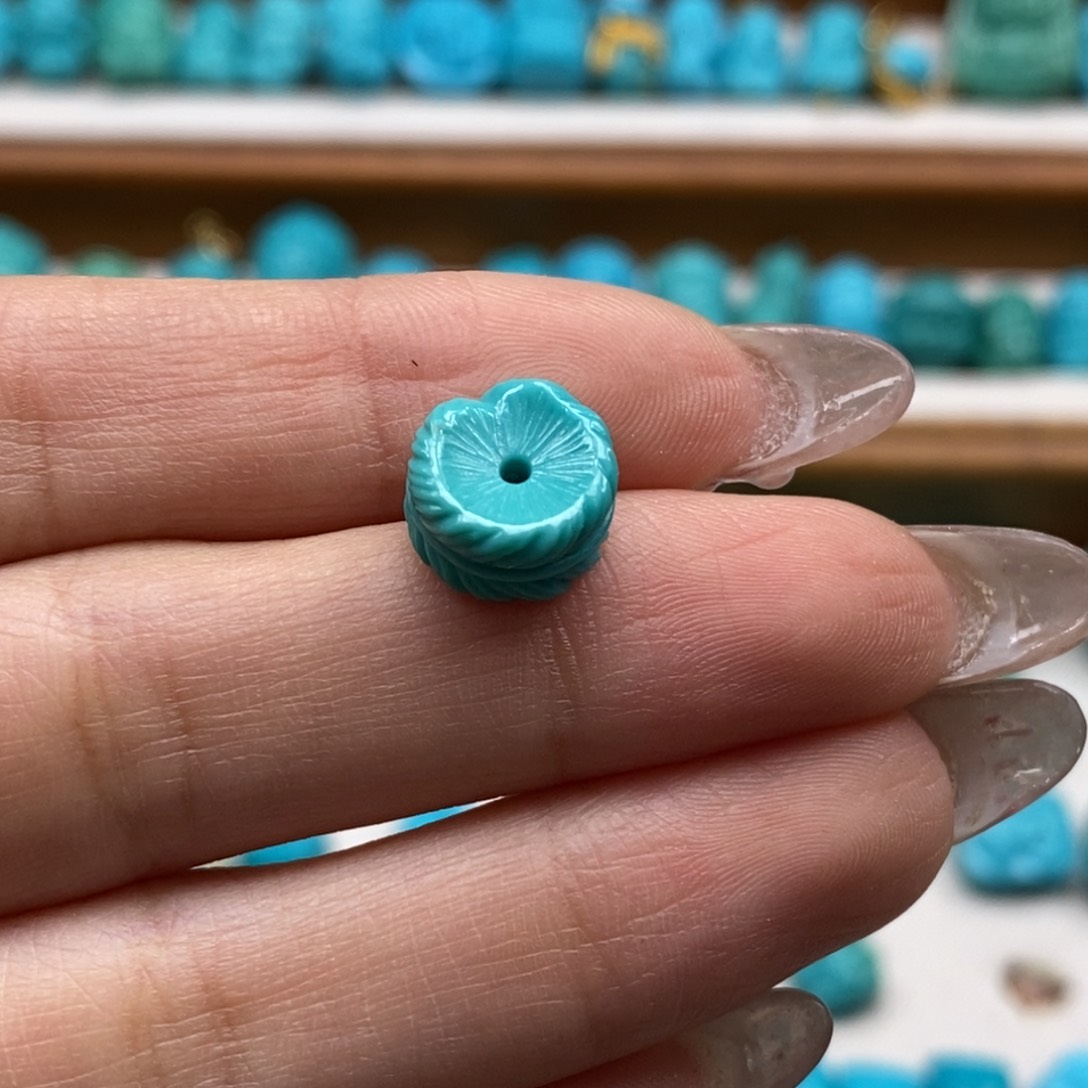 绿松石颈饰未镶嵌