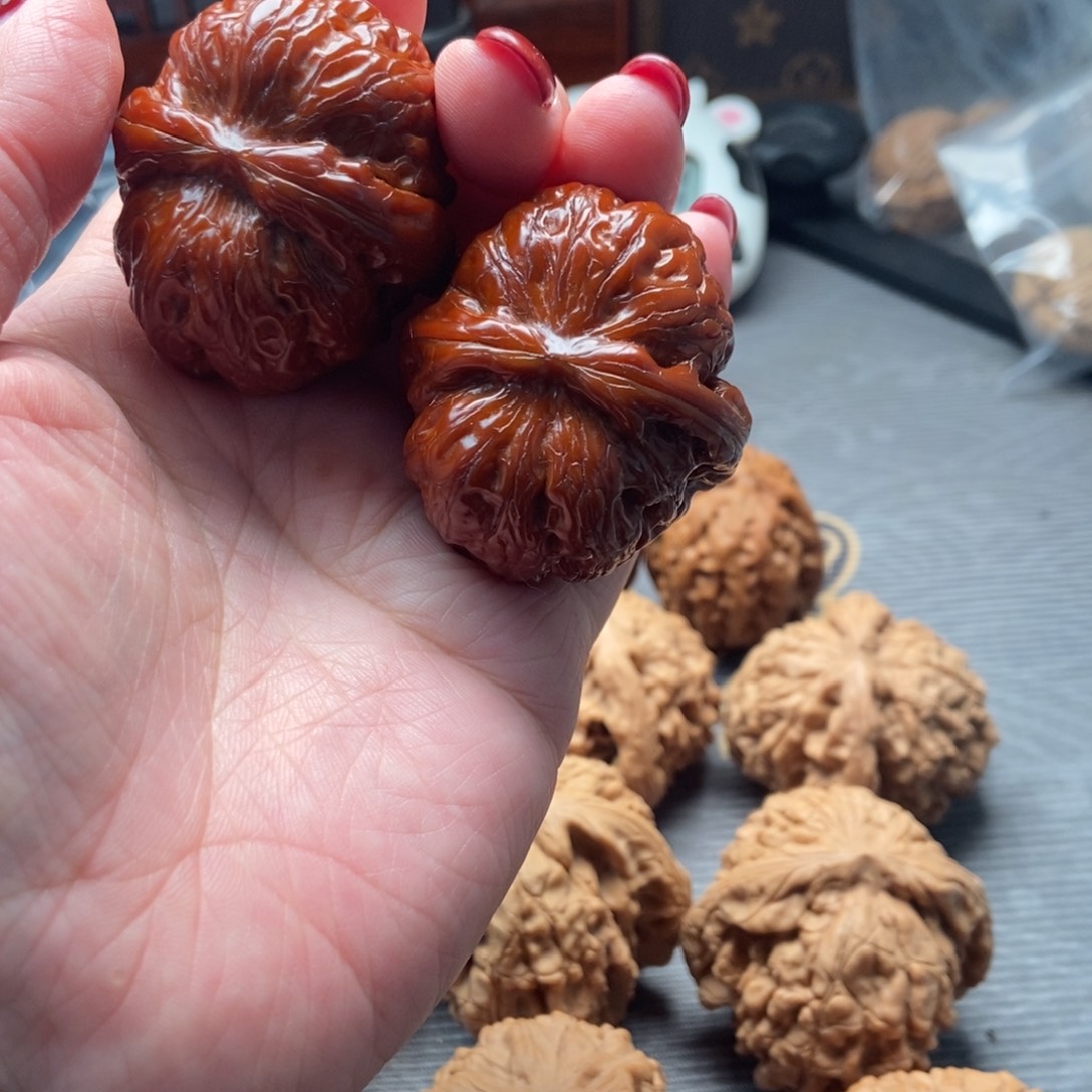 姜***塞文玩核桃吊坠核桃