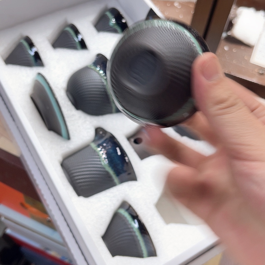 孤品茶具套装等。          